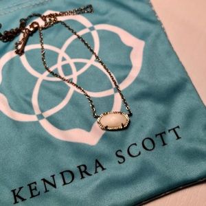 Elisa Pendant Necklace In Ivory Pearl